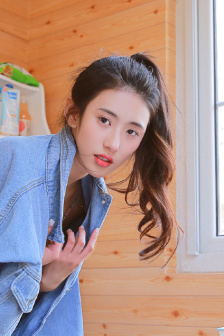 男女打扑克牌